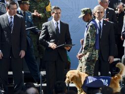 El Presidente Peña Nieto entregó reconocimientos al valor y a la solidaridad a personas e instituciones por las labores de rescate. AFP /
