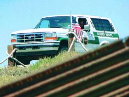 Los republicanos han propuesto que para abrir paso a la legalización de inmigrantes deben reforzarse la seguridad en la frontera. ARCHIVO /