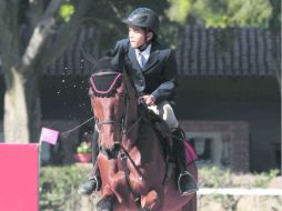 Limpio. Alejandro Fernández, a lomos de ''Isso'', realizó el mejor tiempo en la prueba de 0.75 metros. EL INFORMADOR /