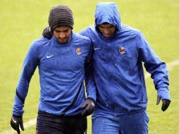El defensa francés Liassine Cadamuro (d) y el delantero Carlos Vela (i), en el entrenamiento del club. EFE /