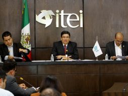 El presidente del ITEI,  Jorge Gutiérrez Reynaga (c) espera que con estas jornadas se eleve la calificación en transparencia. ARCHIVO /