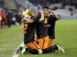 Jugadores del Valencia celebran el gol marcado por el delantero paraguayo Nelson Valdez al Celta de Vigo. EFE /