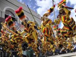 La danza ''estrella'' del Carnaval de Oruro es la Diablada, cuyos bailarines escenifican la eterna lucha entre el bien y el mal. AFP /