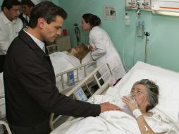 Un día después del accidente, el Presidente Peña Nieto visitó a los hospitalizados en el Hospital de Pemex-Picacho. ARCHIVO /