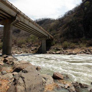 Localizan a dos extranjeros muertos cerca de río limítrofe