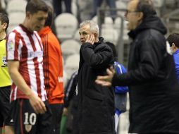 Javier Aguirre (centro) demuestra que sabe trabajar dentro del futbol español. EFE /