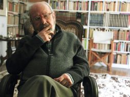 José Luis Caballero Bonald presenta ''Oficio de lector'' su última publicación. EFE /