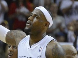 James rompe marcas y provoca admiración en los fanáticos. AFP /