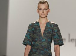 Lepore presentó una colección con un ambiente futurista, en la que incluyó su reinterpretación del estampado de camuflaje. AP /