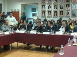 Nájera habla con los diputados sobre propuestas para acabar con la inseguridad en los municipios del interior de Jalisco.  /