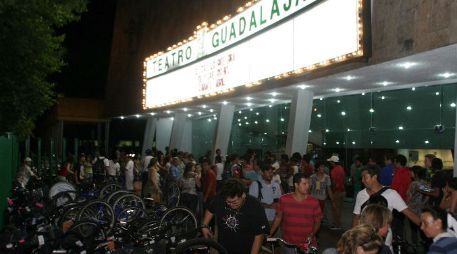 Como cada año, Al Teatro En Bici invita a los aficionados a las artes para ver las puestas en escena. ARCHIVO /