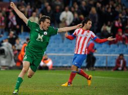 Compatriota. El español Pablo Orbaiz (izquierda) fue el autor del segundo gol del equipo ruso, en casa del Atlético. AFP /