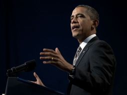 Imagen de Obama al hablar en Hyde Park Academy. AP /