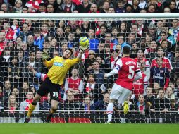 El portero del Blackburn frustra la anotación del Arsenal, durante el partido. AFP /