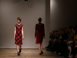 Suzanne Clements e Inacio Ribeiro proponen una ''elegancia sin esfuerzo'' durante la Semana de la Moda de Londres. AFP /
