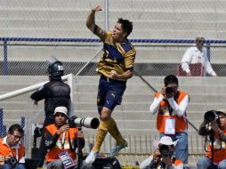 Velarde celebra el gol con el que Pumas ganó a Morelia. AFP /
