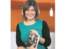 Ante su cercanía con el trabajo del cantante, Martha Figueroa prefirió abordar aspectos más amables para contar la vida del cantante. ESPECIAL /