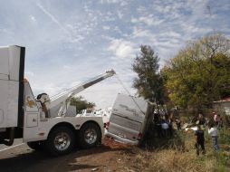 Unidades policiacas, bomberos y ambulancias llegaron al sitio para atender a los lesionados. ARCHIVO /