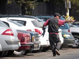 La Unidad de Estacionamiento, por su parte, trata de erradicar la situación con el incremento de la vigilancia. ARCHIVO /