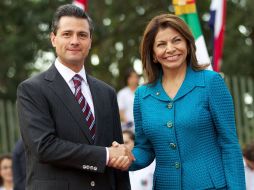 El Presidente de México, Enrique Peña Nieto y la presidenta de Costa Rica, Laura Chinchilla. ESPECIAL /