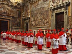 Los cardenales deberán comenzar un Cónclave para elegir al nuevo sucesor de Benedicto XVI, en la Capilla Sixtina. ARCHIVO /