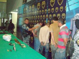 Durante el operativo también se confisca armamento.  /