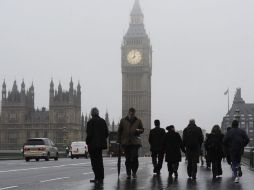 La economía británica registró una contracción de 0.3% en el cuarto  trimestre de 2012. EFE /