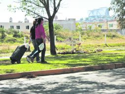 Colonia El Sauz. Un adorno floral y una cruz en el camellón de la Avenida Reyes Heroles. EL INFORMADOR /