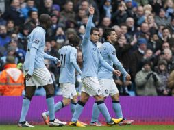 Lejos del primer sitio pero los del City se mantienen con paso firme en la Liga. AP /