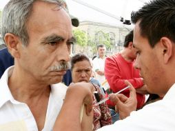 La Secretaría de Salud realiza campañas alrededor del país para aplicar la vacuna y evitar más infectados por Hepatitis C. ARCHIVO /