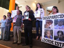 Familiares de desaparecidos se manifiestan tras darse a conocer la lista de Segob. ARCHIVO /