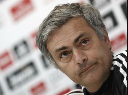 'Mou' hizo gala de su sarcasmo en la rueda de prensa de este día. EFE /