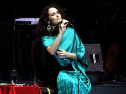 La cantante se entregó en el escenario para las víctimas de El Charco de hace 15 años. ARCHIVO /