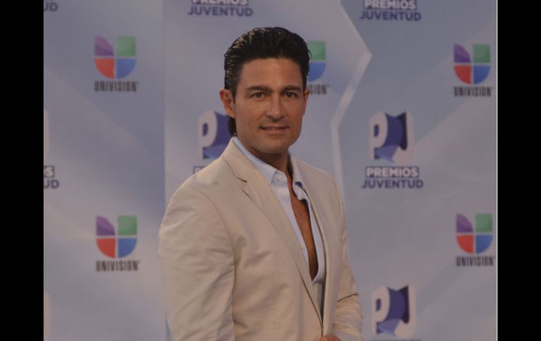 El actor se lesionó durante una escena en la que su personaje intentaba salvar a su co-protagonista Blanca Soto. ARCHIVO /