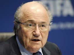 Joseph Blatter, presidente de la FIFA, reiteró que seguirá en la lucha contra el amaño de partidos. ARCHIVO /
