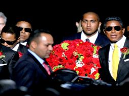 Los hermanos Jackson durante el homenaje de cuerpo presente de Michael Jackson en 2009 ARCHIVO /