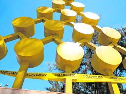 Bloqueadas. Una de las esculturas clausuradas en Avenida Guadalupe. EL INFORMADOR /