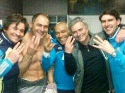 Así festejó el portugués con su cuerpo técnico la victoria y el pase a la final. ESPECIAL /