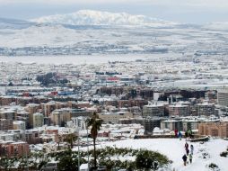 La ciudad española de Granada amanece cubierta de nieve. EFE /