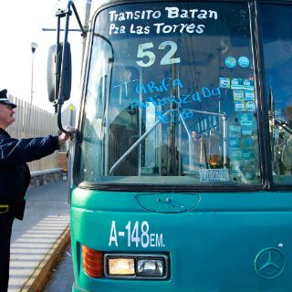 Camioneros meten reversa a aumento de tarifa
