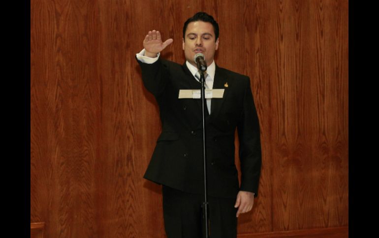 El priista al momento de rendir protesta en el Congreso del Estado.  /