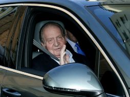 El rey de España, Juan Carlos de Borbón a su llegada a la clínica ''La Milagrosa'', en Madrid. EFE /