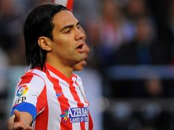 El colombiano Radamel Falcao lamenta no haber podido marcar hoy para su equipo. AFP /