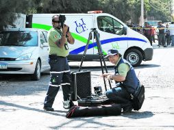 Peritos prueban el equipo. Ciencias Forenses espera que la cámara sea útil sobre todo en casos de homicidios y explosiones. EL INFORMADOR /