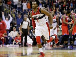 Wall es pieza clave para que Wizards haya recobrado el camino de las victorias. AFP /