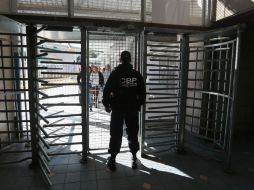 Dice que las liberaciones ponen en peligro la seguridad de 26 millones de texanos. ARCHIVO /