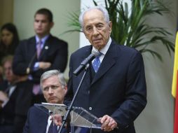 Simón Peres condecoró a 22 ciudadanos belgas que arriesgaron su vida para salvar a judíos durante el Holocausto. EFE /