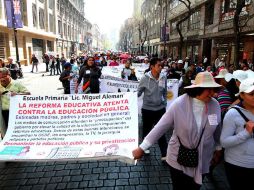 Los maestros dicen que la educación pública traspasada a la privatización sujeta al sistema educativo a un modelo empresarial. NTX /