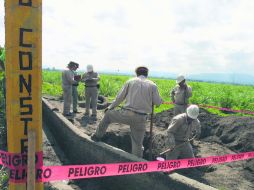 LUGARES APARTADOS. Personal de Petróleos Mexicanos repara un ducto en Tala. EL INFORMADOR /