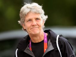 Pia Sundhage gana en 2012 el balón de oro a la mejor entrenadora de futbol femenil. AP /